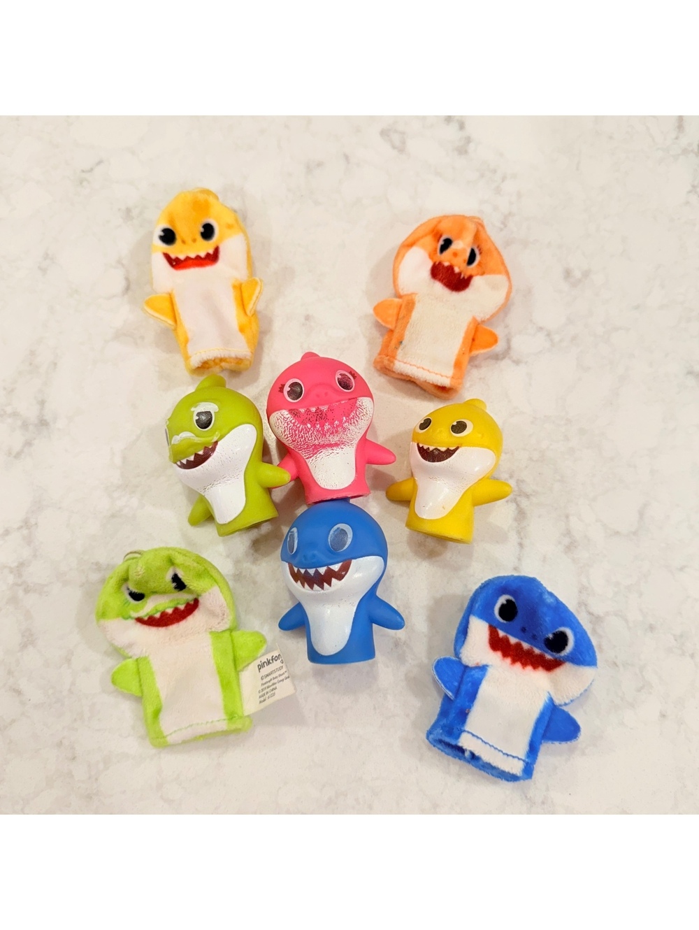 Pinkfong Baby Shark 8 pc Finger Puppet Set Bath Toys Cloth and Vinyl